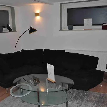 Stadtnaher Heller Souterrain Apartment